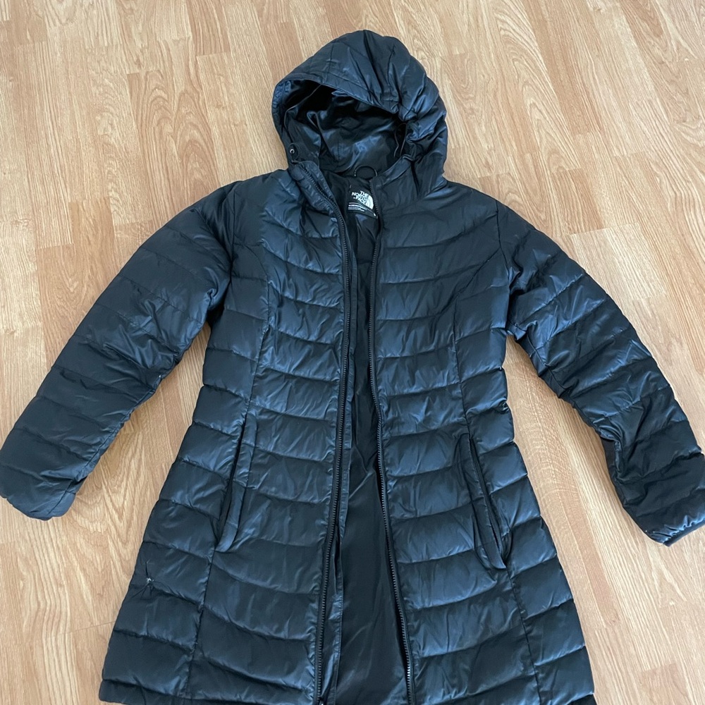 North face women’s down puffer size large. Parka length.